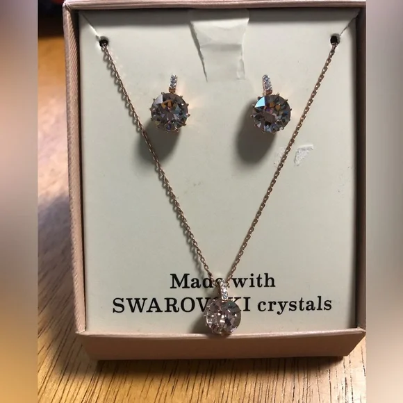 City Rocks Swarovski Crystals earring and necklace set new in box - Picture 1 of 4